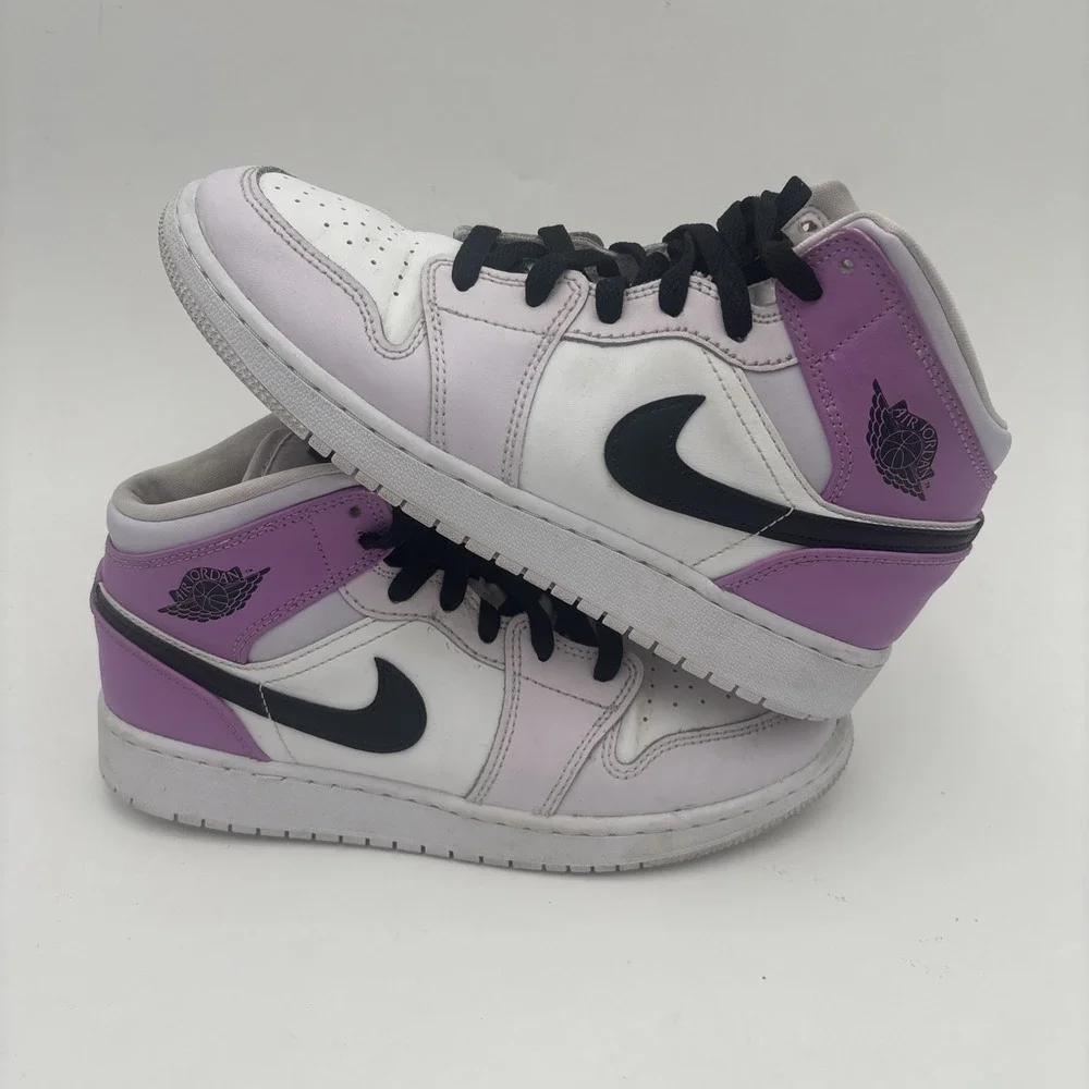 Nike Air Jordan 1 Mid GS White Barely Grape DQ8423-501 Size 5.5 Youth / 7W